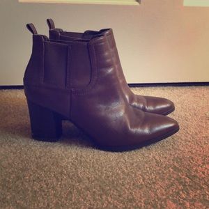 Pointed toe brown booties, size 6M